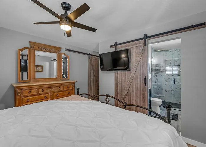Mins To Phx, Asu, Banner & Desert Arena Holiday home