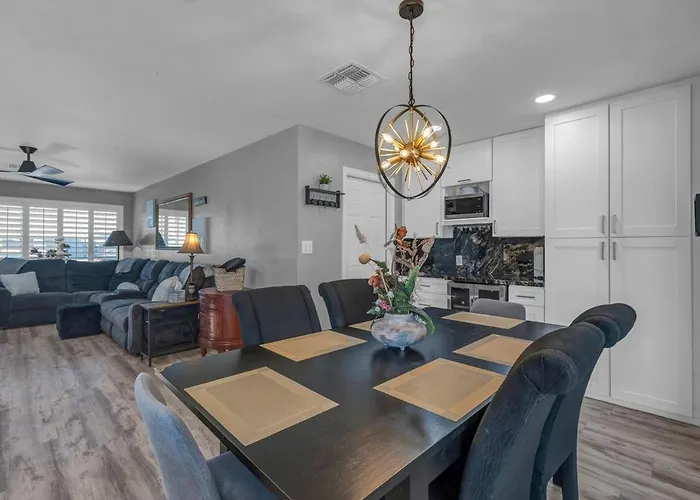 Holiday home Mins To Phx, Asu, Banner & Desert Arena Tempe