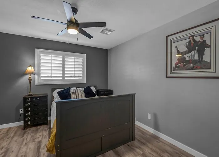 Holiday home Mins To Phx, Asu, Banner & Desert Arena *